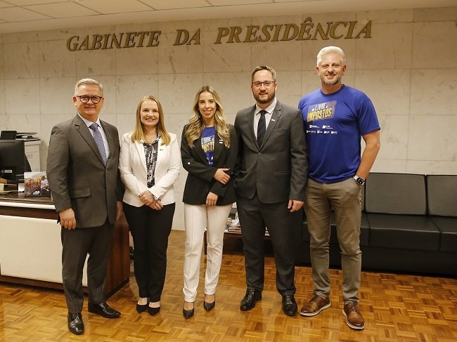 Federação Varejista do RS leva pauta do Dia Livre de Impostos à Assembleia Legislativa